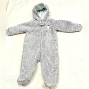 Carter’s Baby Gray‎ Winter Penguin Jumpsuit Size 6M